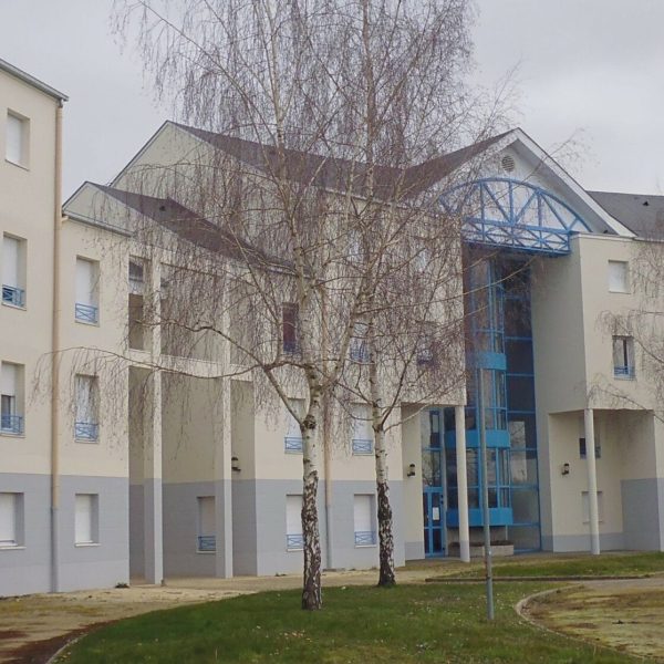 RESIDENCE-UNIVERSITAIRE-A-LA-DORMERIE-LAVAL-RAVALEMENT-DECORATIF-2